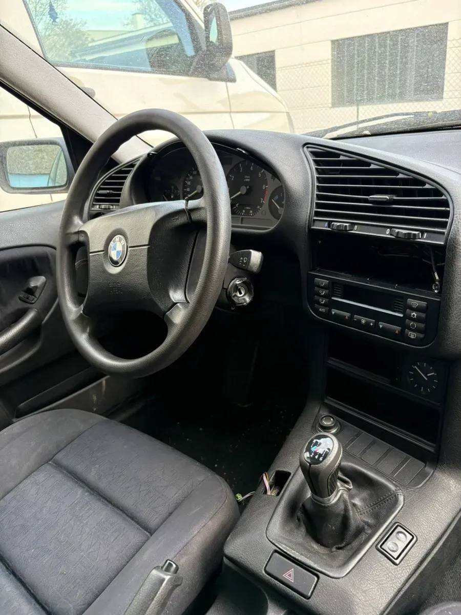 BMW 3 Series 1995 photo 3
