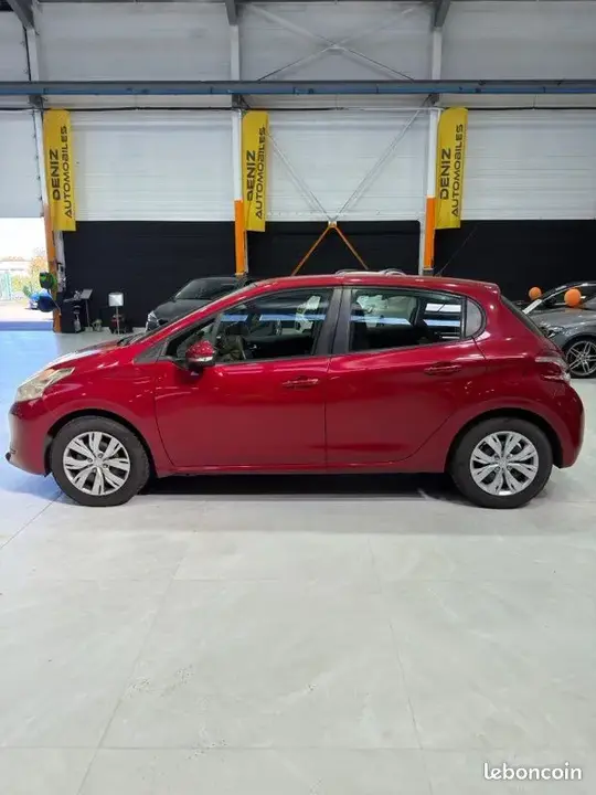Peugeot 208 2013 photo 3