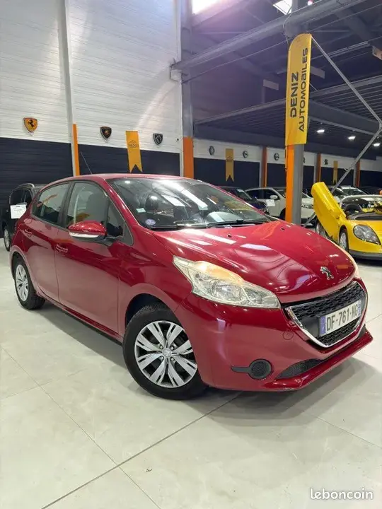 Peugeot 208 2013 photo 2
