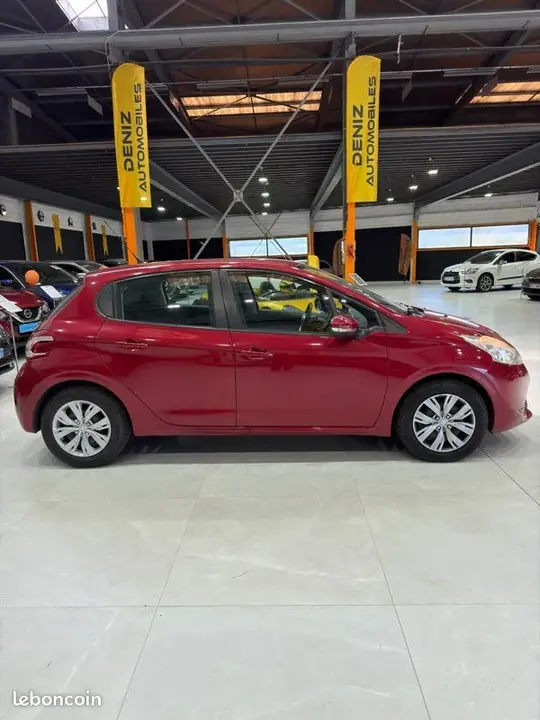 Peugeot 208 2013 photo 5