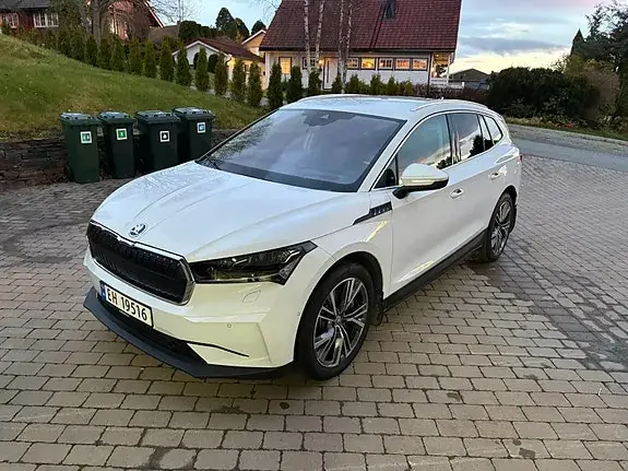 Skoda Enyaq 2023 photo 2