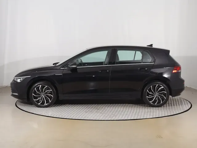 Volkswagen Golf 2022 photo 2