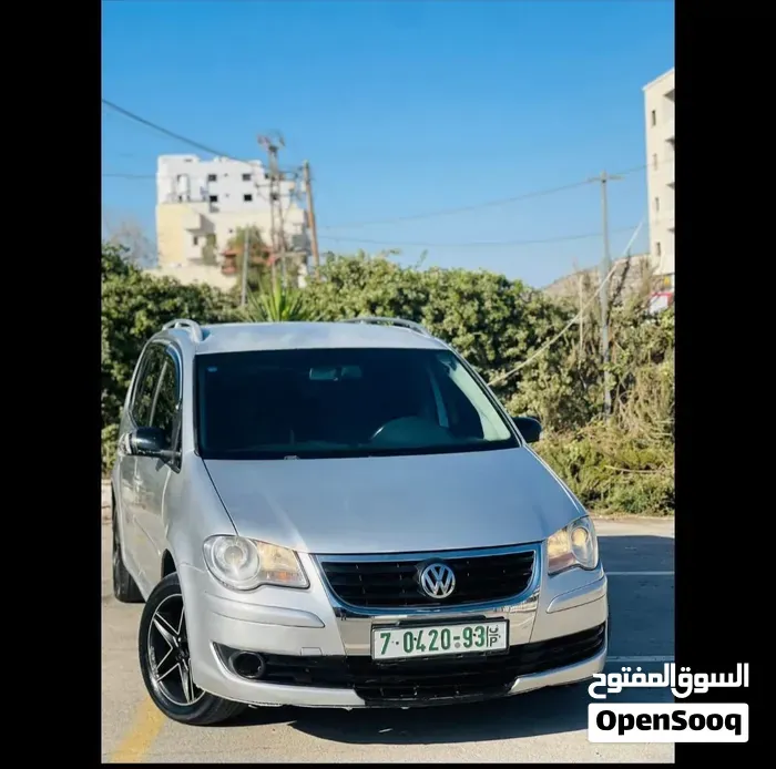 Volkswagen Touran 2009 photo 2