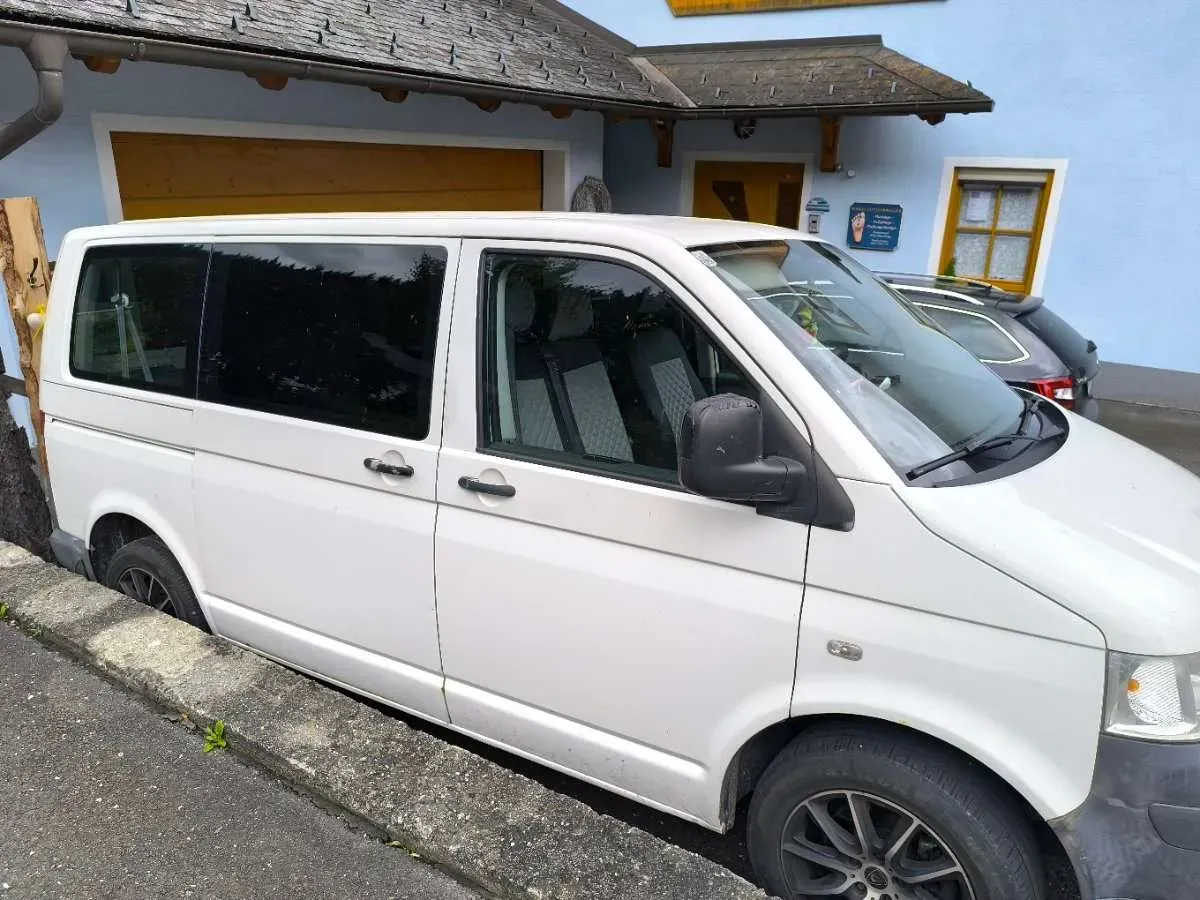 Volkswagen T5 2010 photo 2
