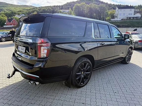 Chevrolet Suburban 2021 photo 3
