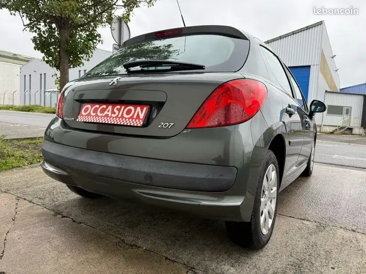Peugeot 207 2011 photo 3
