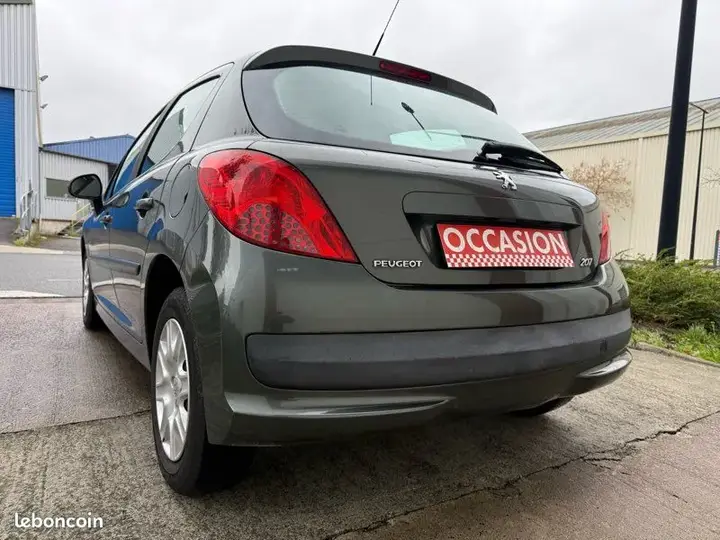 Peugeot 207 2011 photo 4