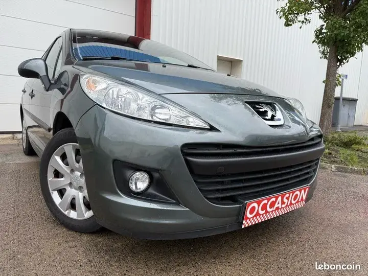 Peugeot 207 2011 photo 2