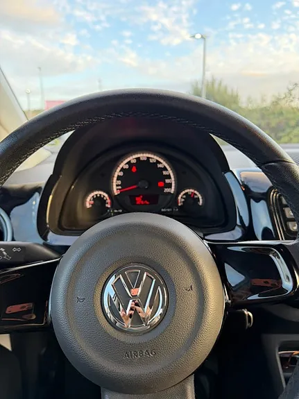 Volkswagen Up 2014 photo 5