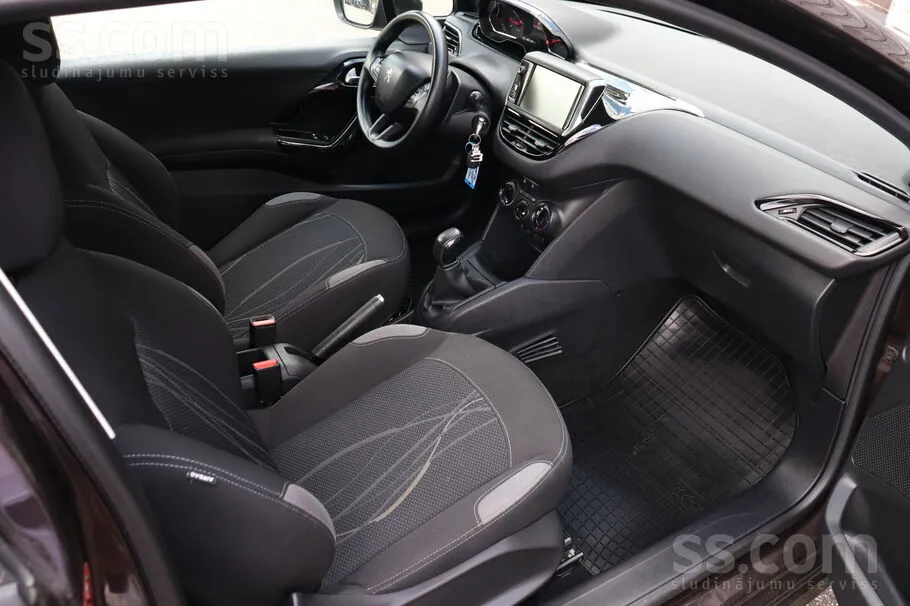 Peugeot 208 2013 photo 5