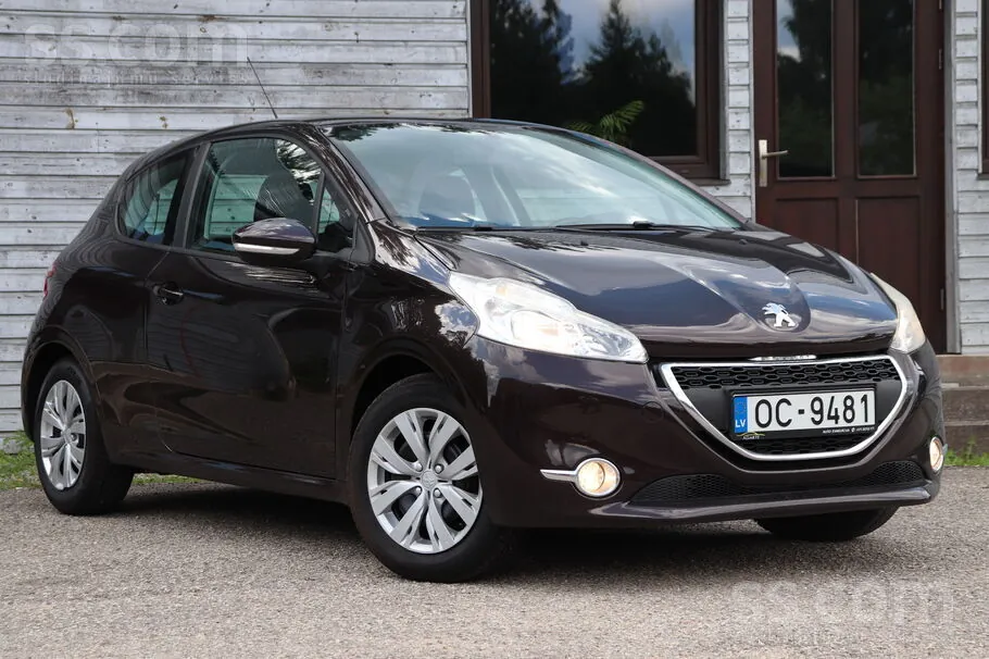 Peugeot 208 2013 photo 2