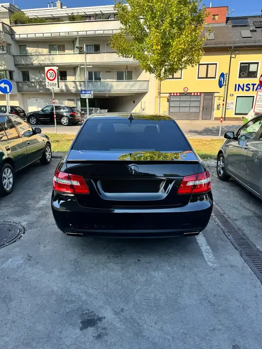 Mercedes-Benz E-Class 2011 photo 2