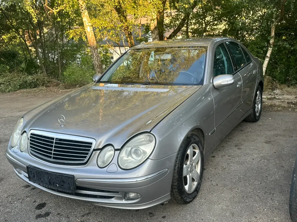 Mercedes-Benz E-Class 2006 photo 2