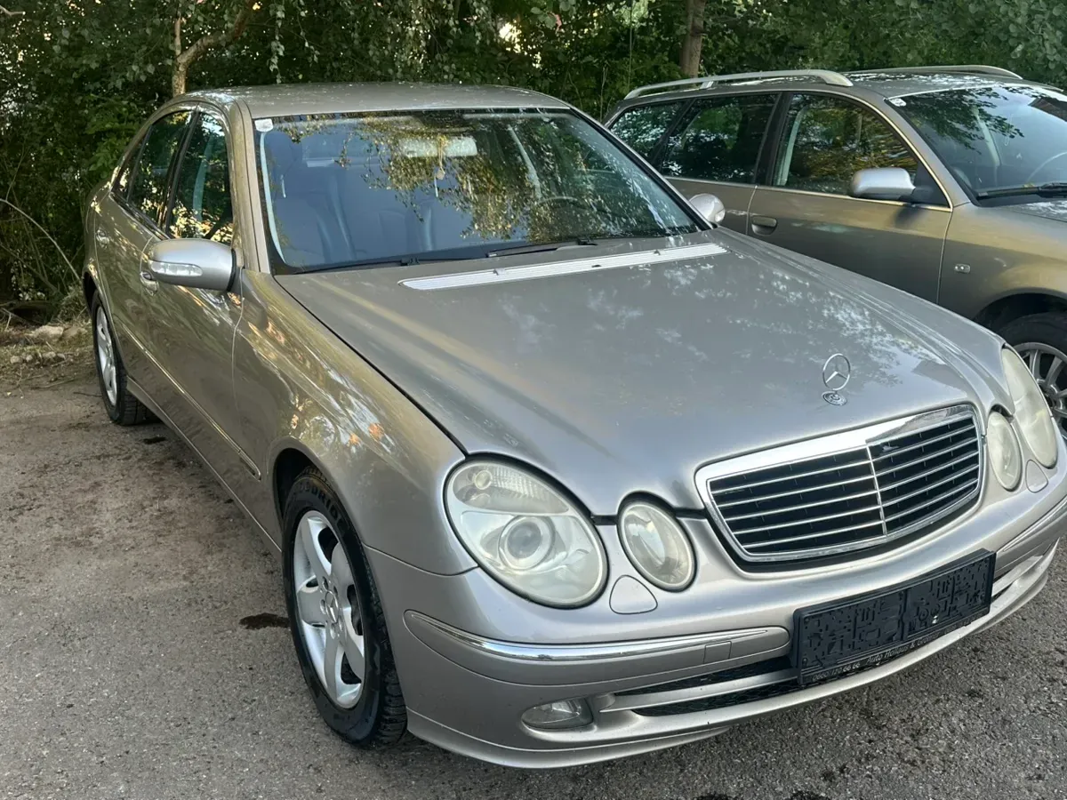 Mercedes-Benz E-Class 2006 photo 3
