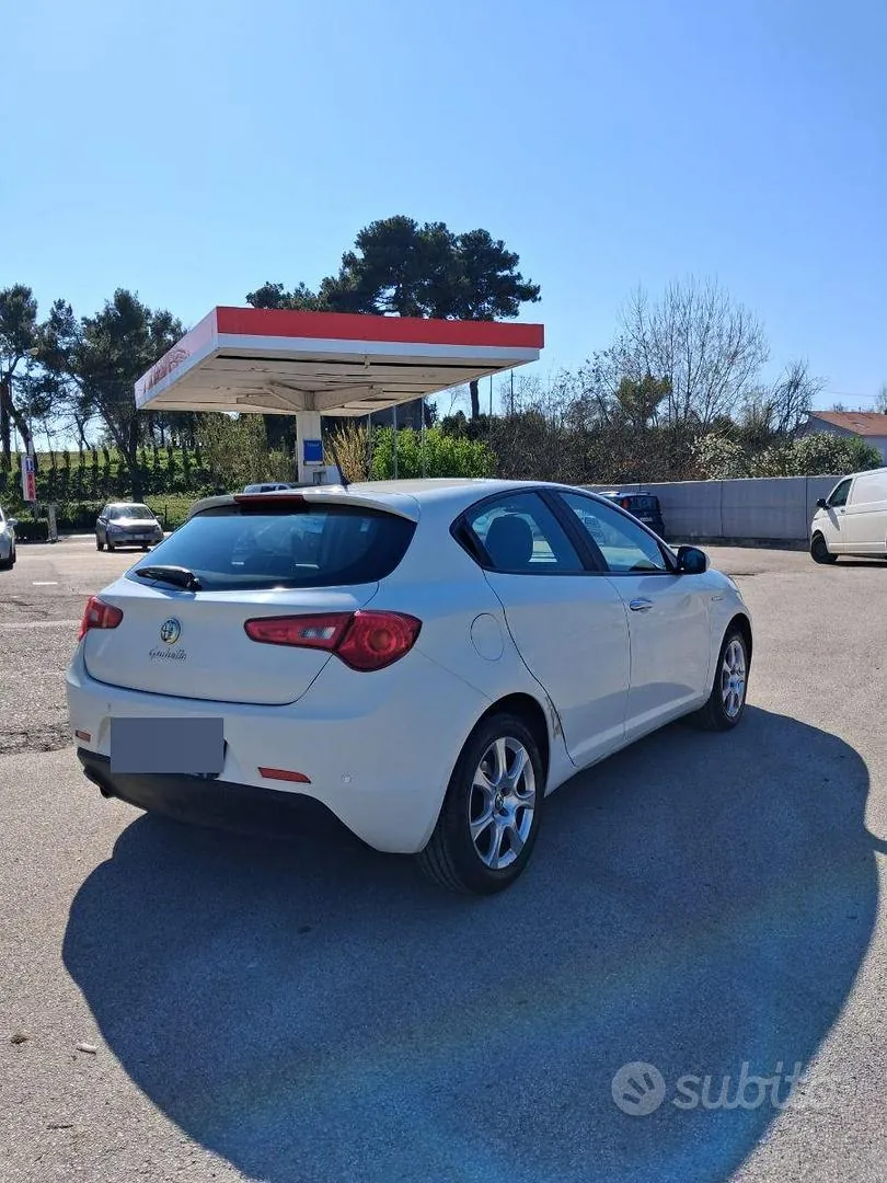 Alfa Romeo Giulietta 2013 photo 3