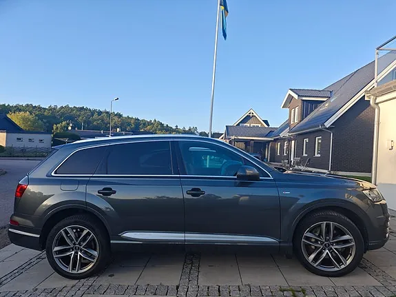 Audi Q7 2017 photo 3