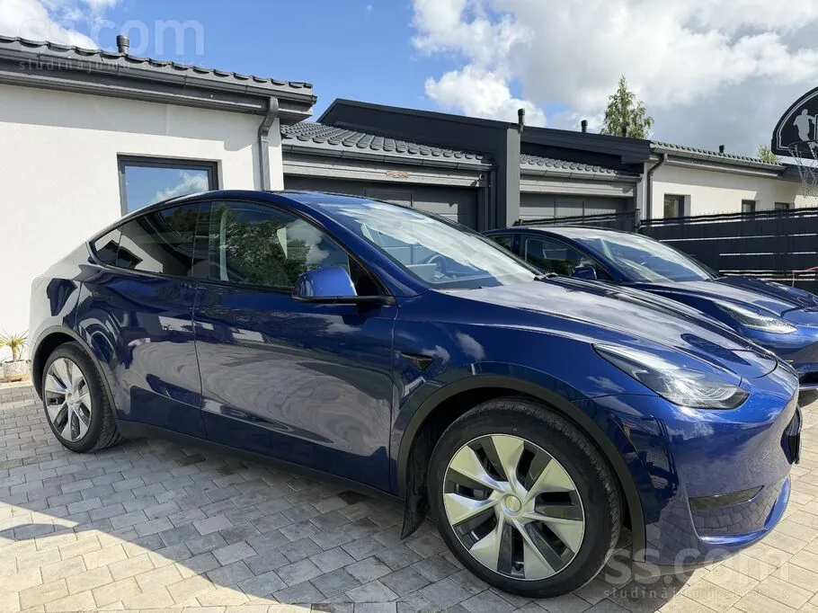 Tesla Model Y 2023 photo 2
