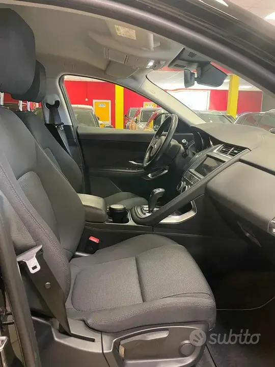 Jaguar E-Pace 2020 photo 4