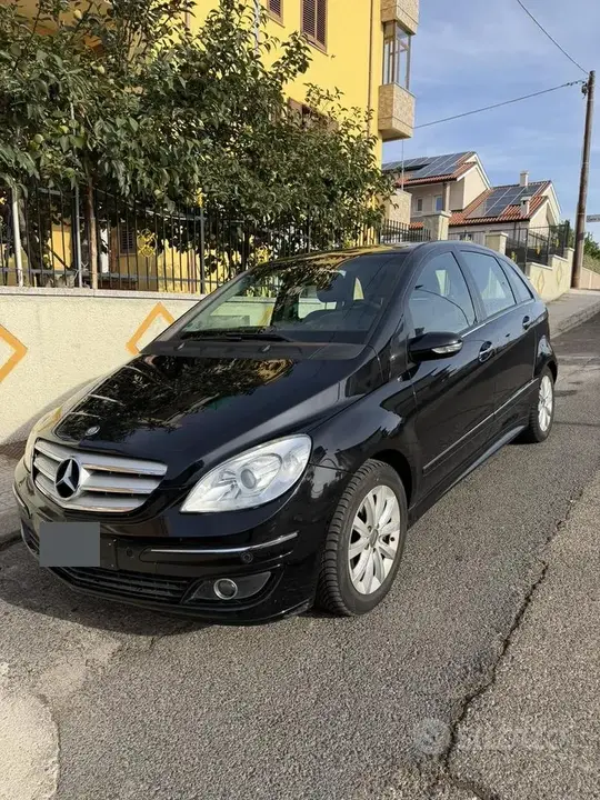 Mercedes-Benz B 2012 photo 2
