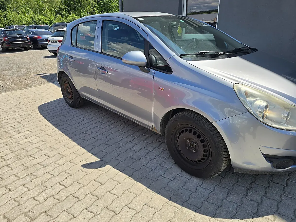 Opel Corsa 2010 photo 2
