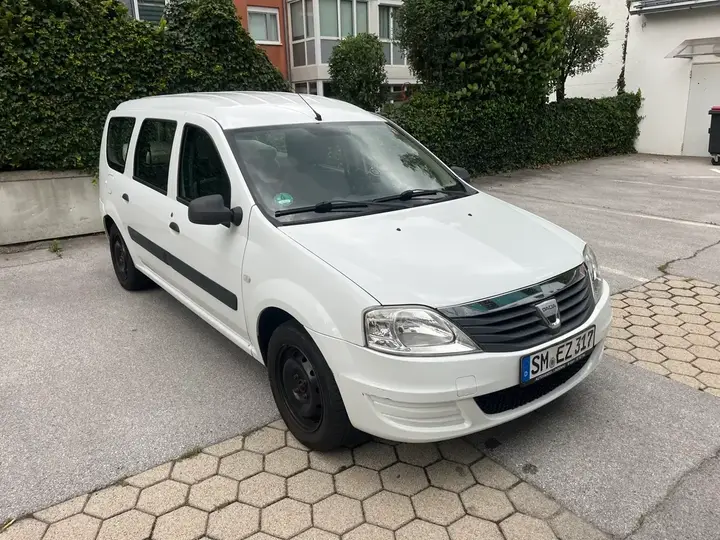 Dacia Logan 2010 photo 2