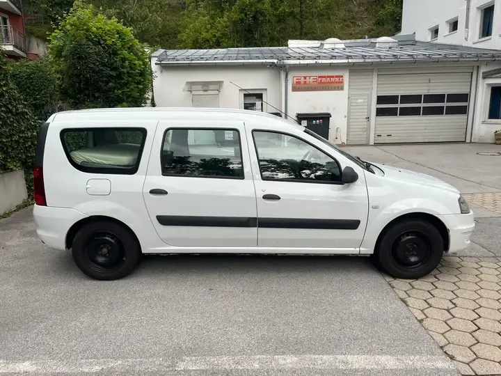 Dacia Logan 2010 photo 3