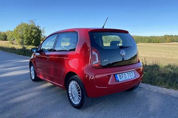 Volkswagen Up 2015 photo 3