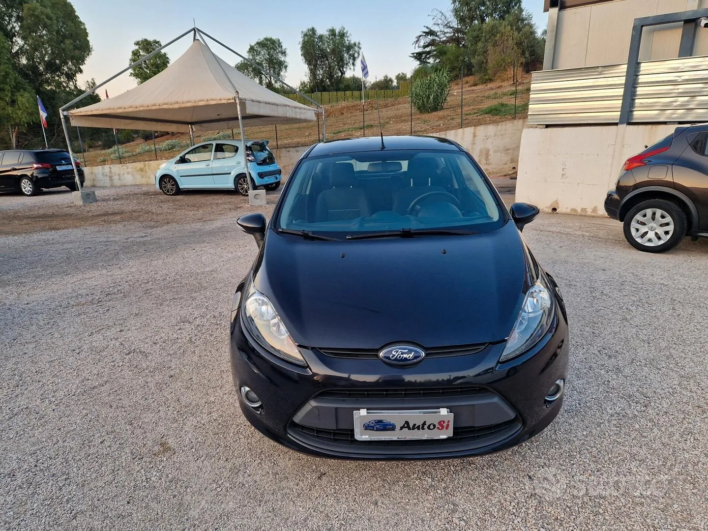 Ford Fiesta 2011 photo 2