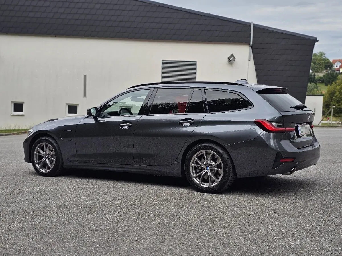 BMW 3 Series 2020 photo 2
