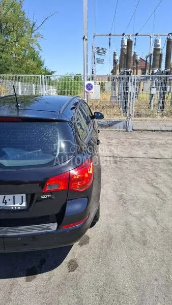 Opel Astra J 2010 photo 5