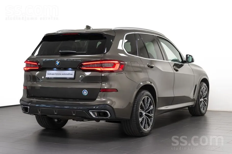 BMW X5 2021 photo 2