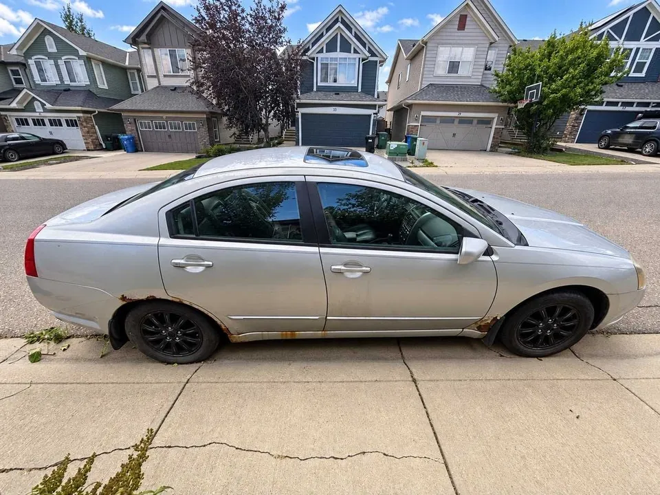 Mitsubishi Galant 2006 photo 2