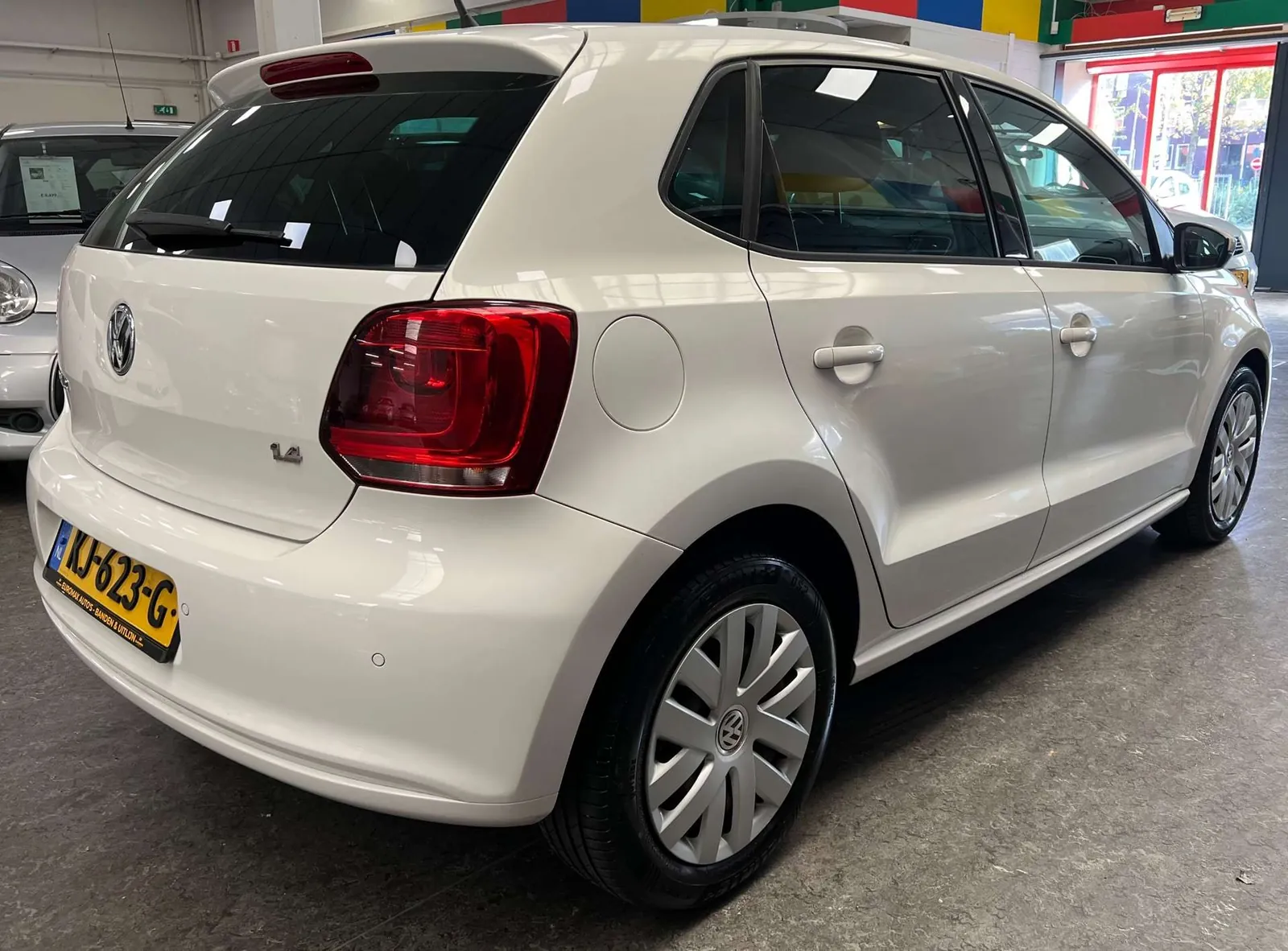 Volkswagen Polo 2011 photo 2