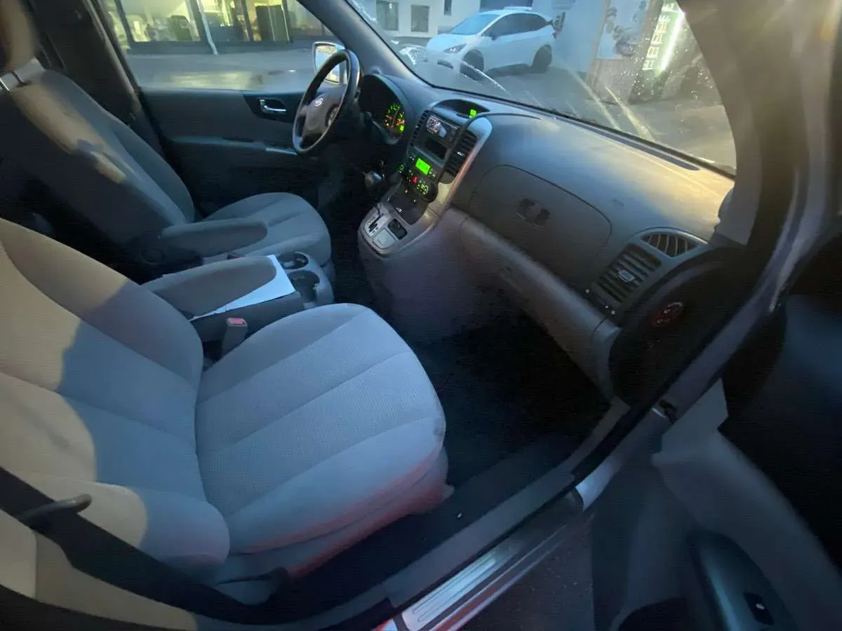 Kia Carnival 2009 photo 3