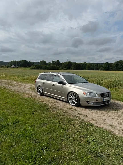 Volvo V70 2011 photo 2