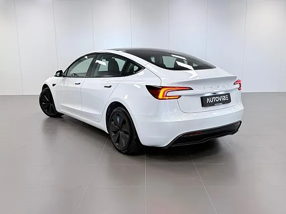 Tesla Model 3 2024 photo 4