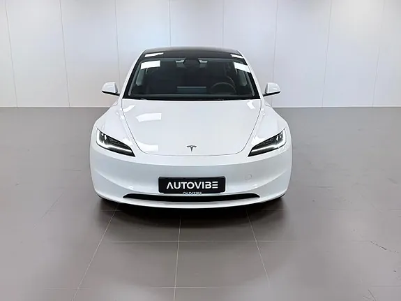 Tesla Model 3 2024 photo 3