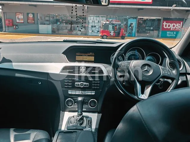 Mercedes-Benz C180 2012 photo 4