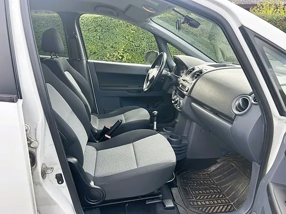 Mitsubishi Colt 2011 photo 5