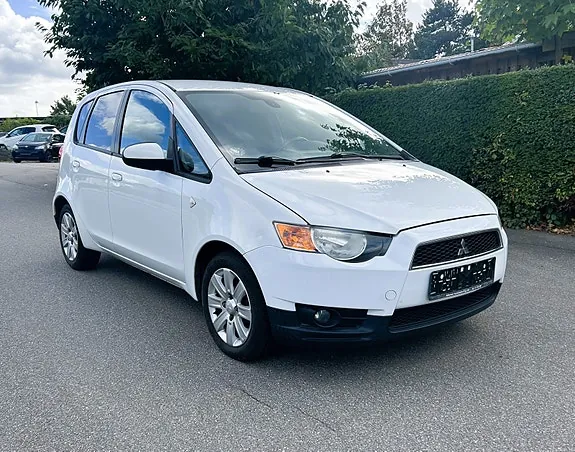 Mitsubishi Colt 2011 photo 2