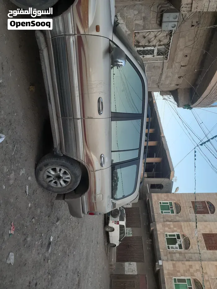 Toyota Land Cruiser 2005 photo 2
