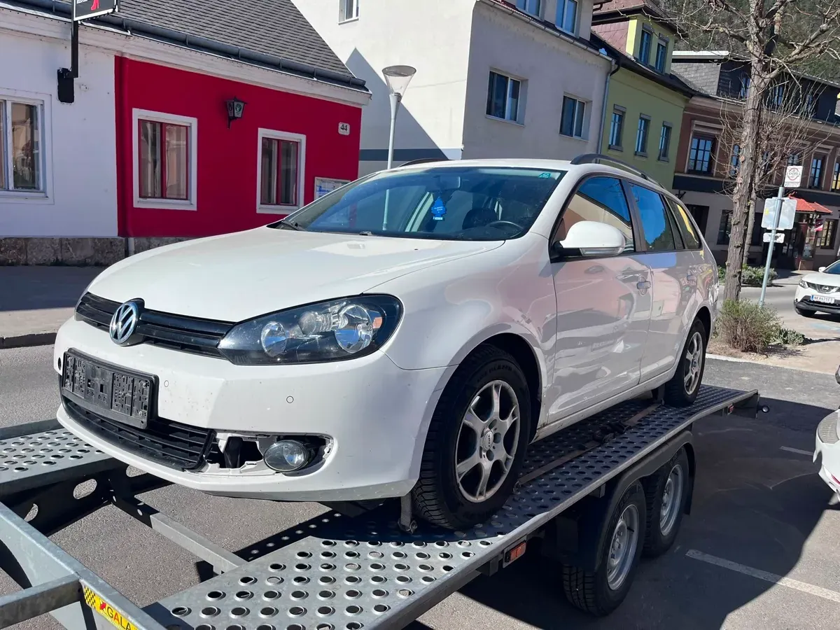 Volkswagen Golf 2011 photo 2