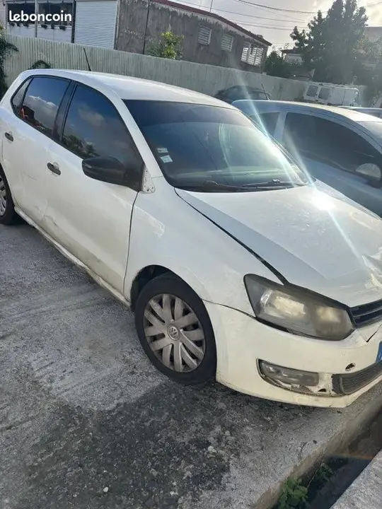 Volkswagen Polo 2011 photo 2