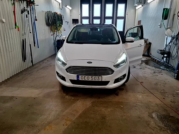 Ford S-Max 2017 photo 2