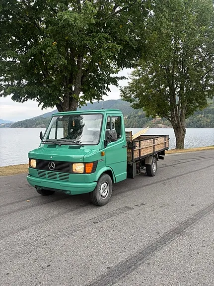 Mercedes-Benz 307