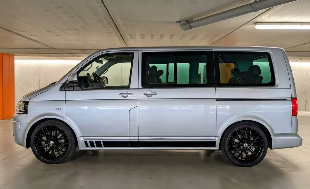 Volkswagen Multivan 2010 photo 2