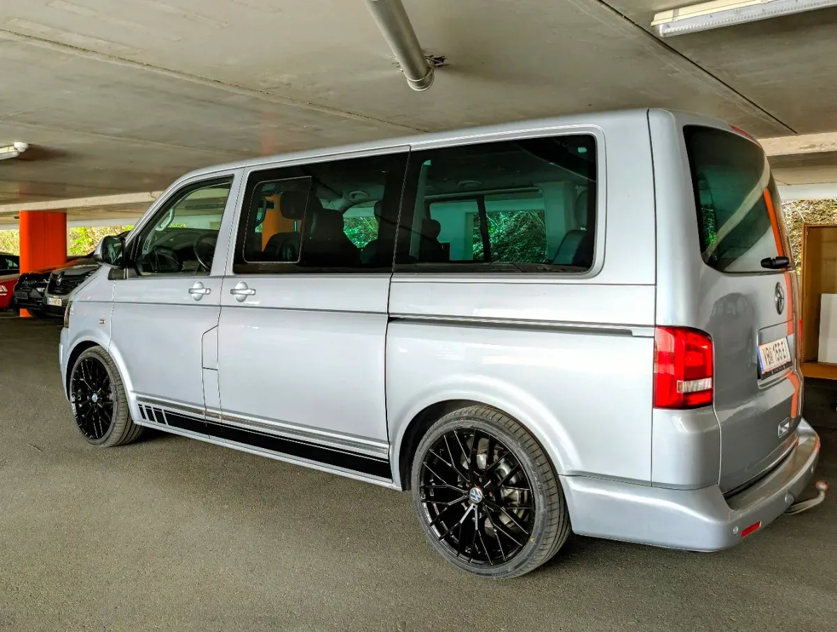Volkswagen Multivan 2010 photo 3