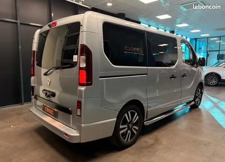 Renault Trafic 2023 photo 2