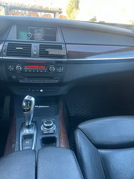 BMW X5 2010 photo 2