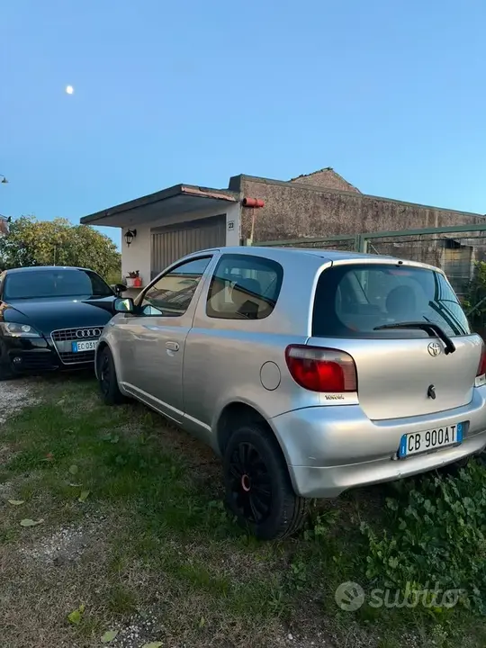 Toyota Yaris 2003 photo 2